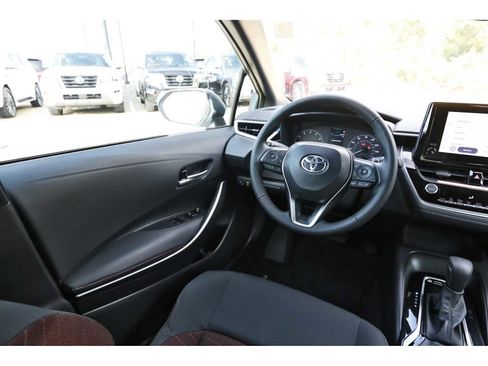 Used 2025 Toyota Corolla SE image 6