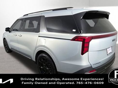 Used 2025 Kia Carnival SX w/ SX Dark Edition Package image 8