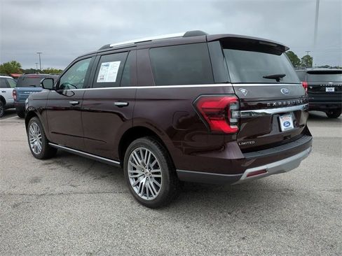 Used 2024 Ford Expedition Limited image 6