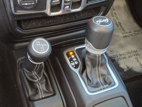 Used 2019 Jeep Wrangler Unlimited Sahara image 23