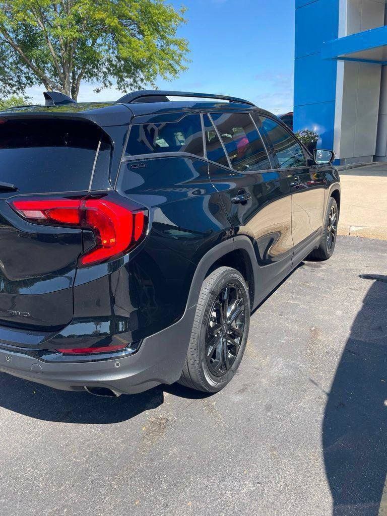 Used 2020 GMC Terrain SLT w/ Preferred Package AWD/4WD image 3