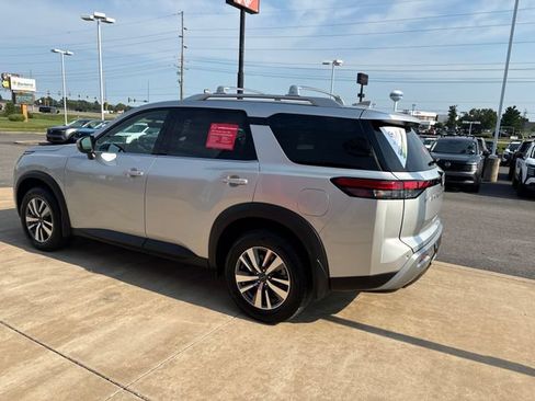 Certified 2025 Nissan Pathfinder SL AWD/4WD image 3