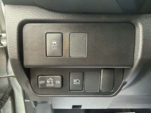 Used 2022 Toyota Tacoma SR AWD/4WD image 18