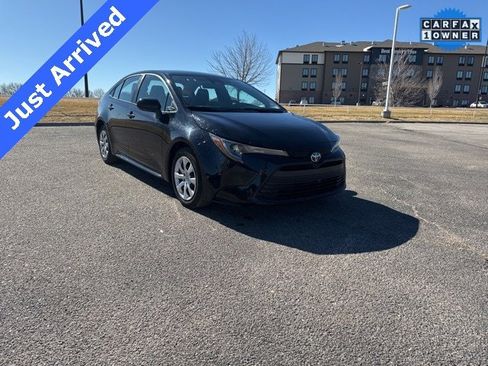 Used 2025 Toyota Corolla LE image 1