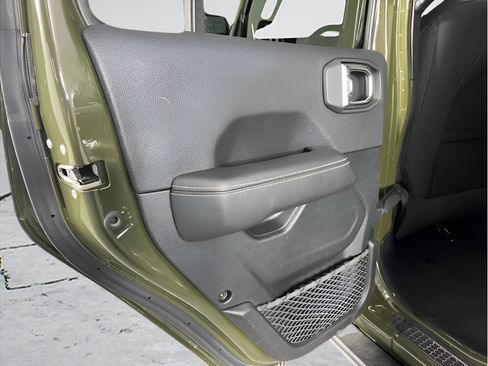 Used 2021 Jeep Wrangler Unlimited Sahara AWD/4WD image 11