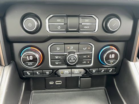 Used 2021 Chevrolet Suburban High Country w/ Premium Package image 31