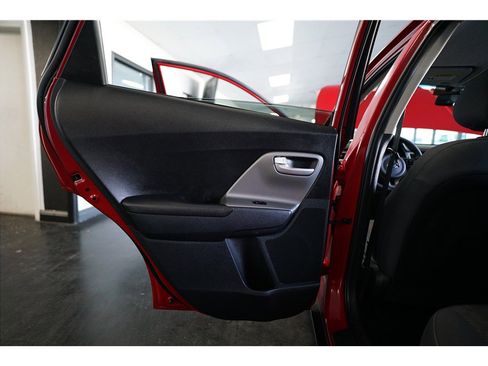 Used 2018 Kia Niro FE image 15