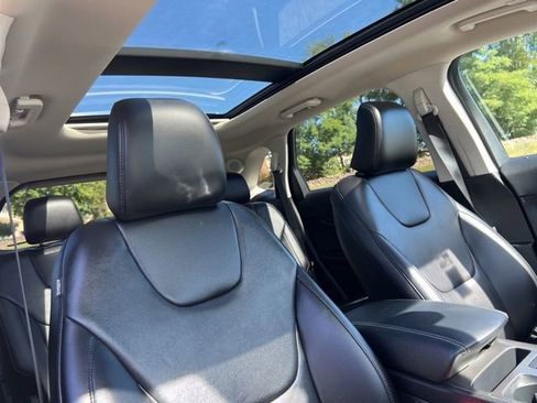 Used 2022 Ford Edge Titanium image 35