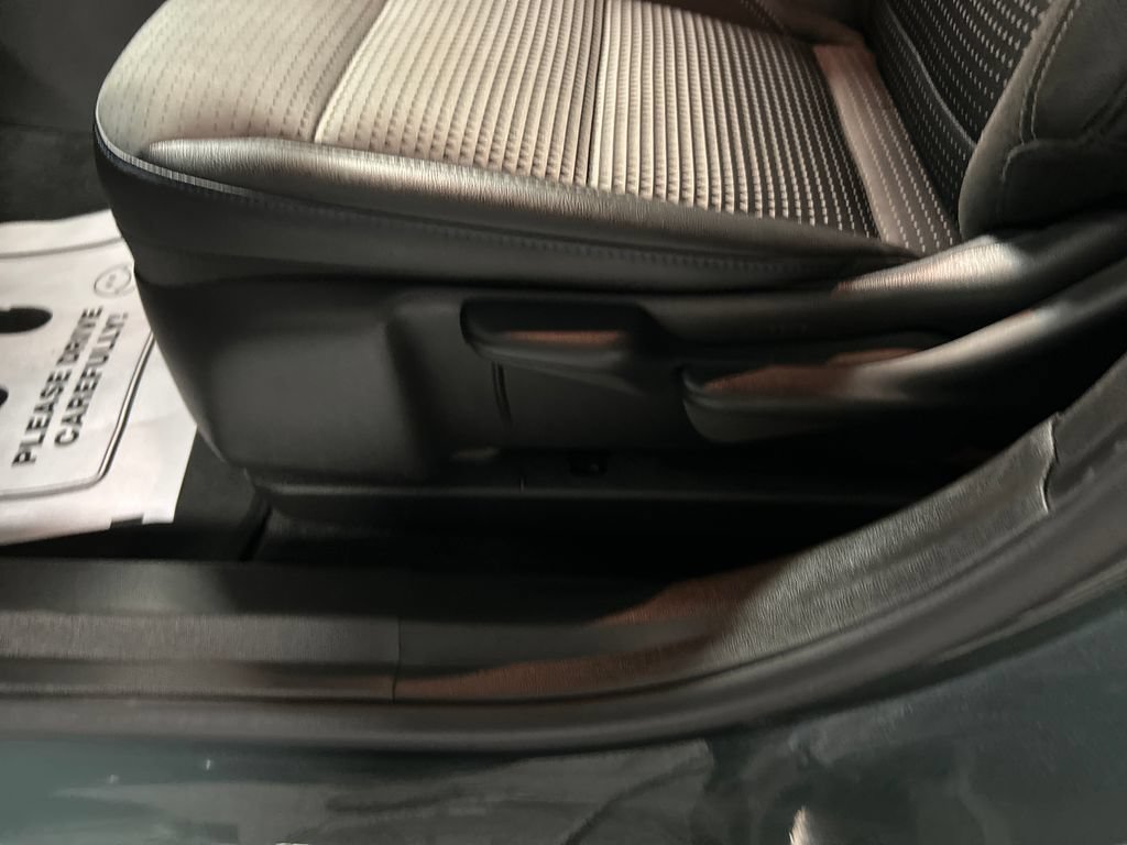 Used 2025 Chevrolet Trax LT FWD image 11
