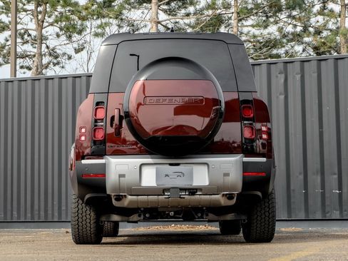 Used 2025 Land Rover Defender 130 S image 7