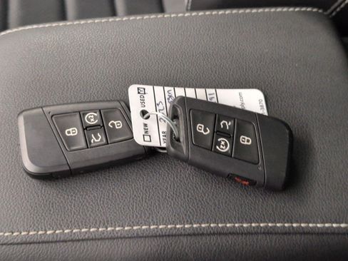 Used 2023 Volkswagen Taos SEL AWD/4WD image 27