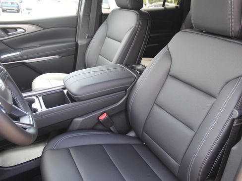 New 2026 Chevrolet Traverse LT w/ Midnight/Sport Edition AWD/4WD image 9
