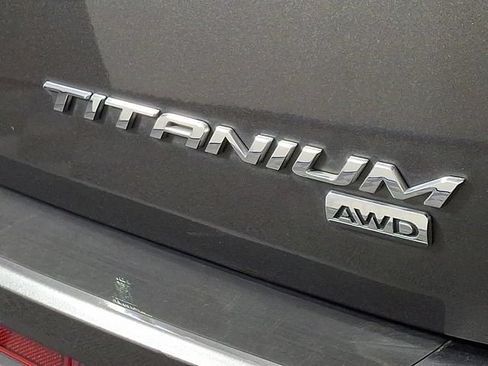 Used 2017 Ford Edge Titanium w/ Technology Package AWD/4WD image 32
