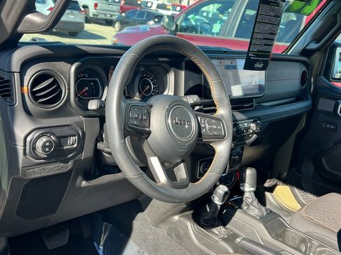 Certified 2025 Jeep Gladiator Mojave w/ Convenience Group image 20