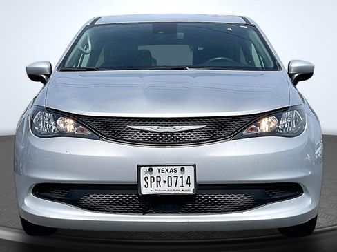 Used 2023 Chrysler Voyager LX FWD image 3