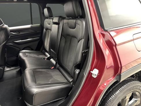 Used 2023 Jeep Grand Cherokee Altitude image 28