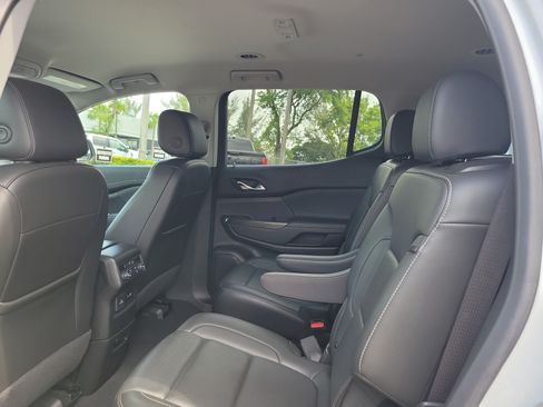 Used 2023 GMC Acadia SLT FWD image 14
