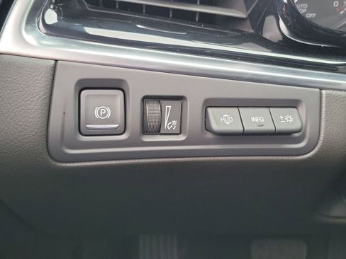 Used 2025 Cadillac XT6 Premium Luxury w/ Technology Package FWD image 16