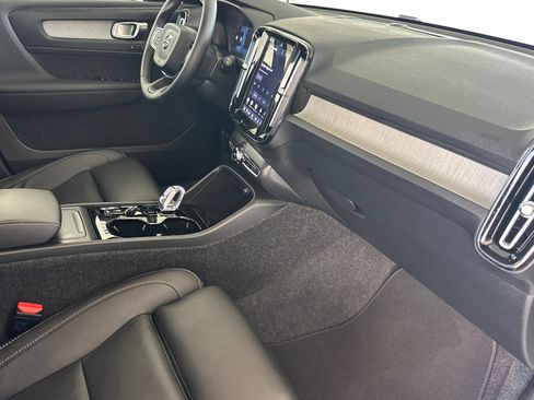 Certified 2026 Volvo XC40 B5 Plus AWD/4WD image 18