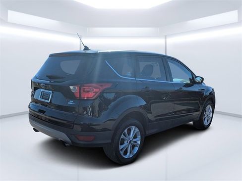 Used 2019 Ford Escape SE image 3