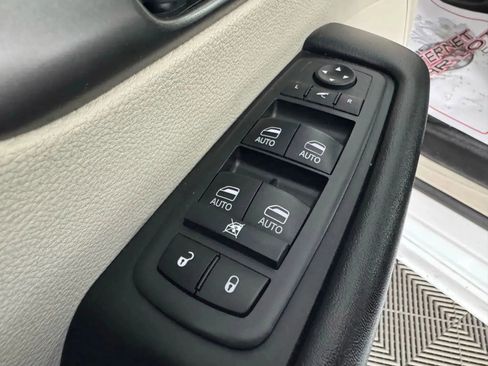 Used 2019 Chrysler Pacifica Limited FWD image 46