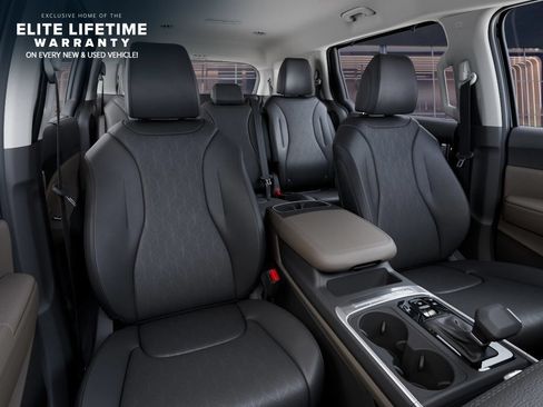 New 2026 Kia Carnival EX FWD image 16