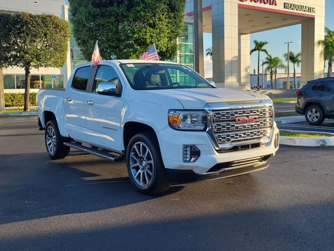 Used 2022 GMC Canyon Denali image 2