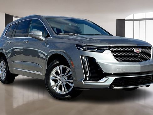New 2025 Cadillac XT6 Luxury image 2
