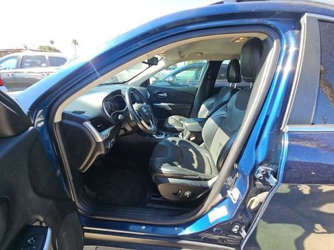 Used 2018 Jeep Cherokee Latitude Plus FWD image 5