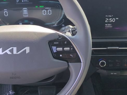 Certified 2025 Kia Niro EX FWD image 19