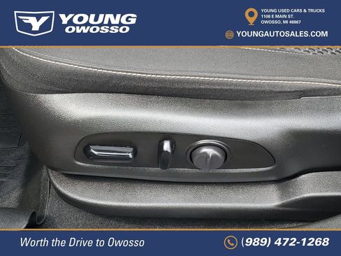 Used 2020 GMC Acadia SLE w/ Driver Convenience Package FWD image 8