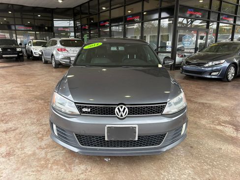 Used 2014 Volkswagen Jetta GLI FWD image 2