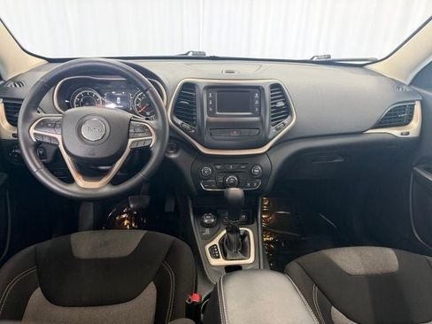 Used 2014 Jeep Cherokee Latitude AWD/4WD image 4