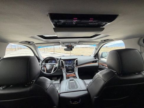 Used 2019 Cadillac Escalade ESV Premium Luxury image 25