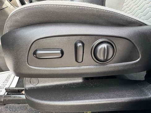 Used 2020 Chevrolet Equinox LS image 22