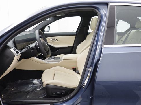 Certified 2025 BMW 330i xDrive Sedan w/ Convenience Package image 5