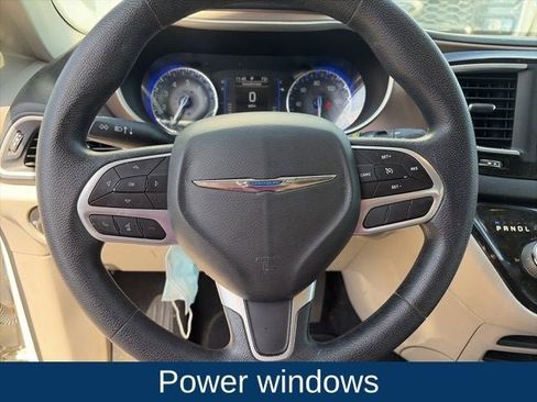 Used 2021 Chrysler Voyager Lxi image 11