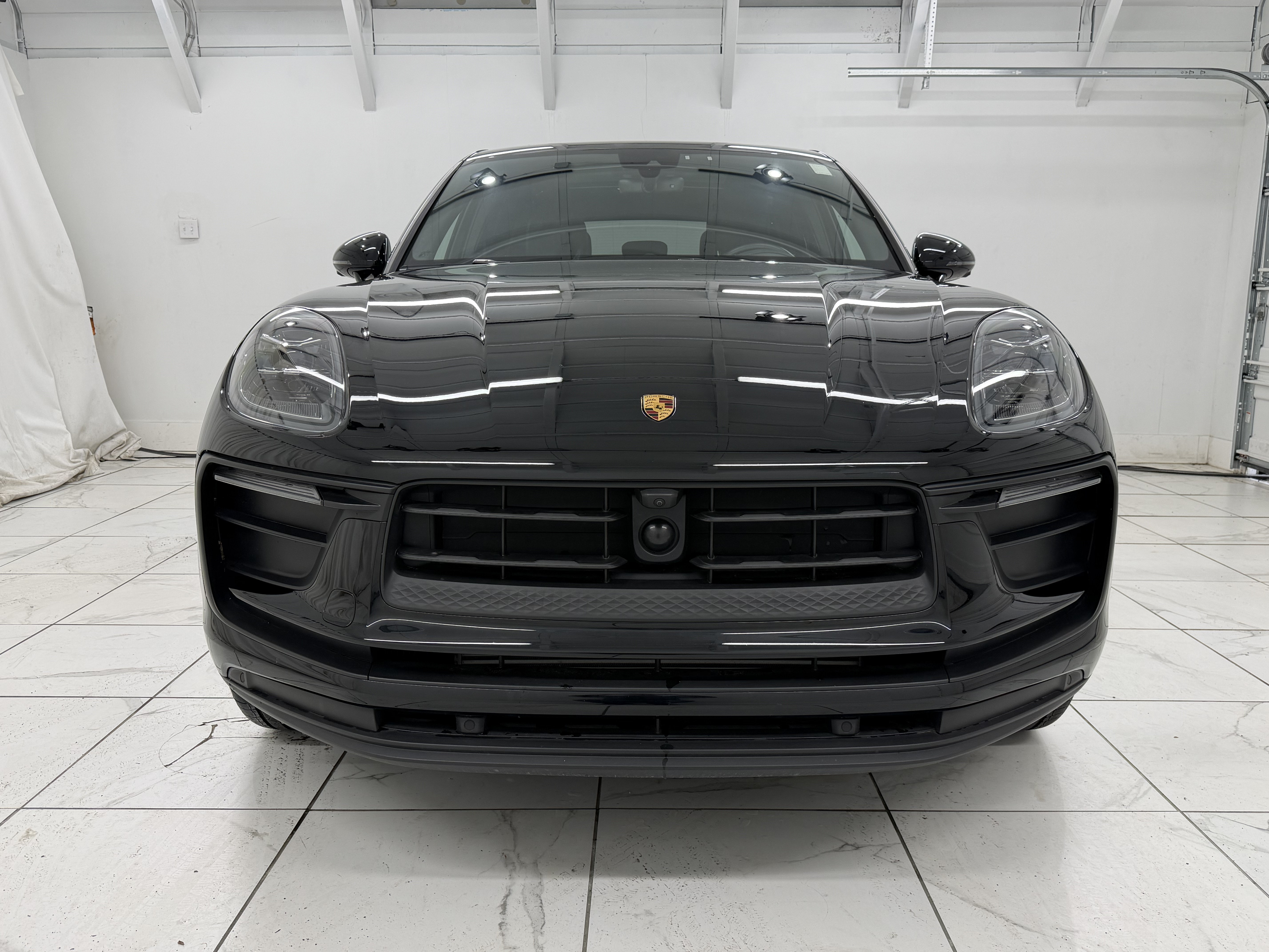 Used 2025 Porsche Macan AWD/4WD image 9
