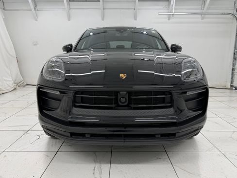 Certified 2025 Porsche Macan AWD/4WD image 9