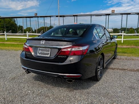 Used 2017 Honda Accord Sport image 5