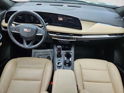 Used 2024 Cadillac XT4 Luxury w/ Cold Weather Package FWD image 18