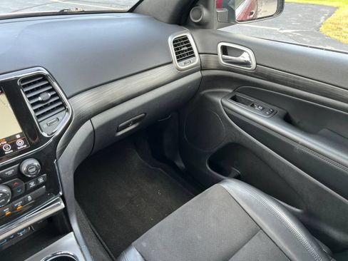 Used 2022 Jeep Grand Cherokee Laredo X AWD/4WD image 28