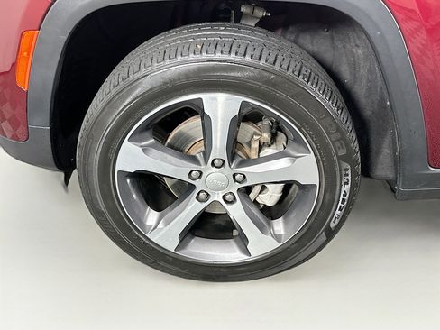 Used 2023 Jeep Grand Cherokee Limited image 11