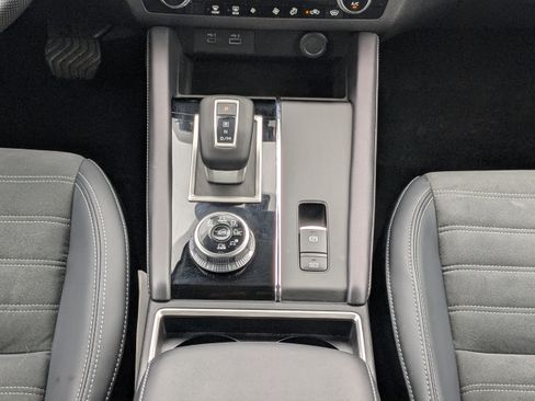 Used 2023 Mitsubishi Outlander SE image 22