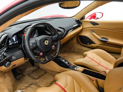 Used 2017 Ferrari 488 GTB RWD image 3