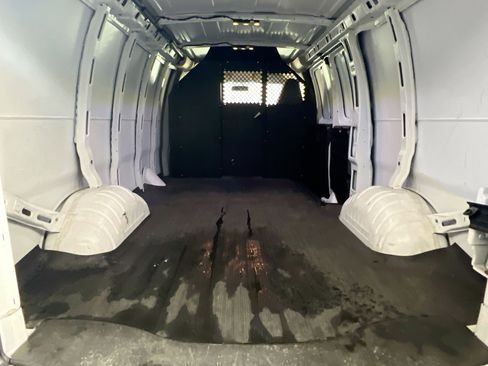 Used 2020 GMC Savana 3500 RWD image 29