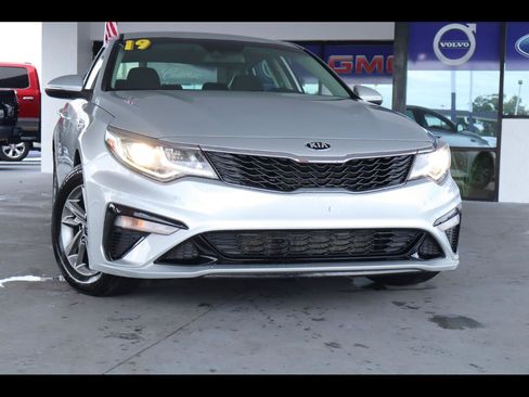 Used 2019 Kia Optima LX FWD image 1