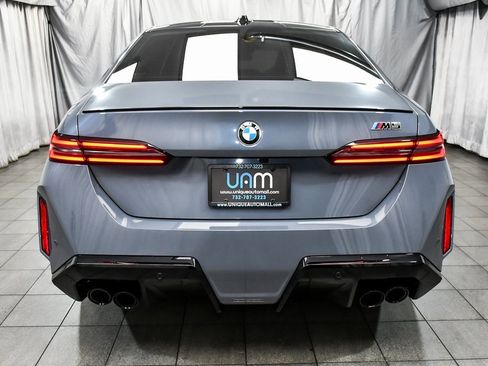 Used 2025 BMW M5 w/ Executive Package image 5