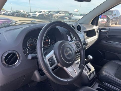 Used 2017 Jeep Compass Latitude image 13