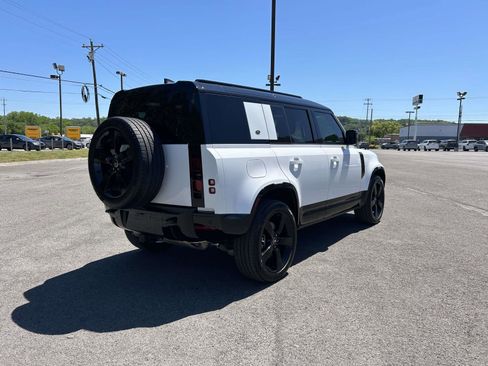 Used 2024 Land Rover Defender 110 X-Dynamic SE image 3